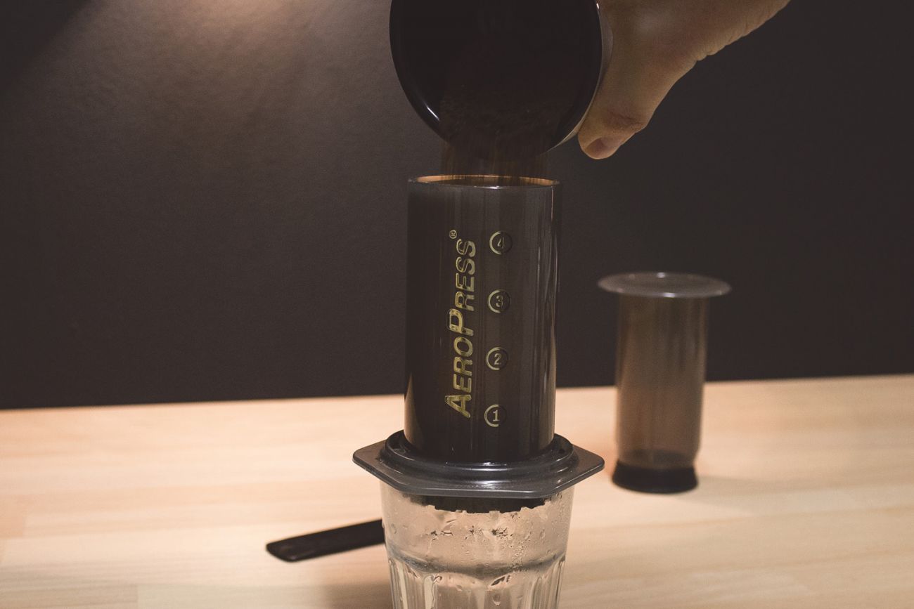 Aeropress návod na přípravu kávy - nasypeme kávu