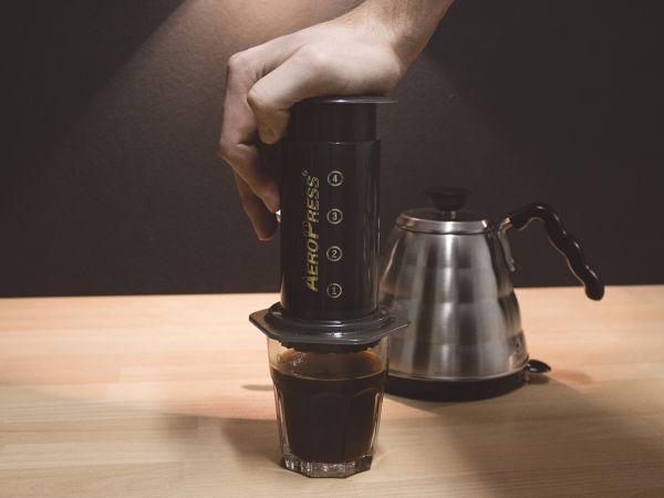 Vyšperkovali jsme pro Vás návod pro přípravu kávy v Aeropressu