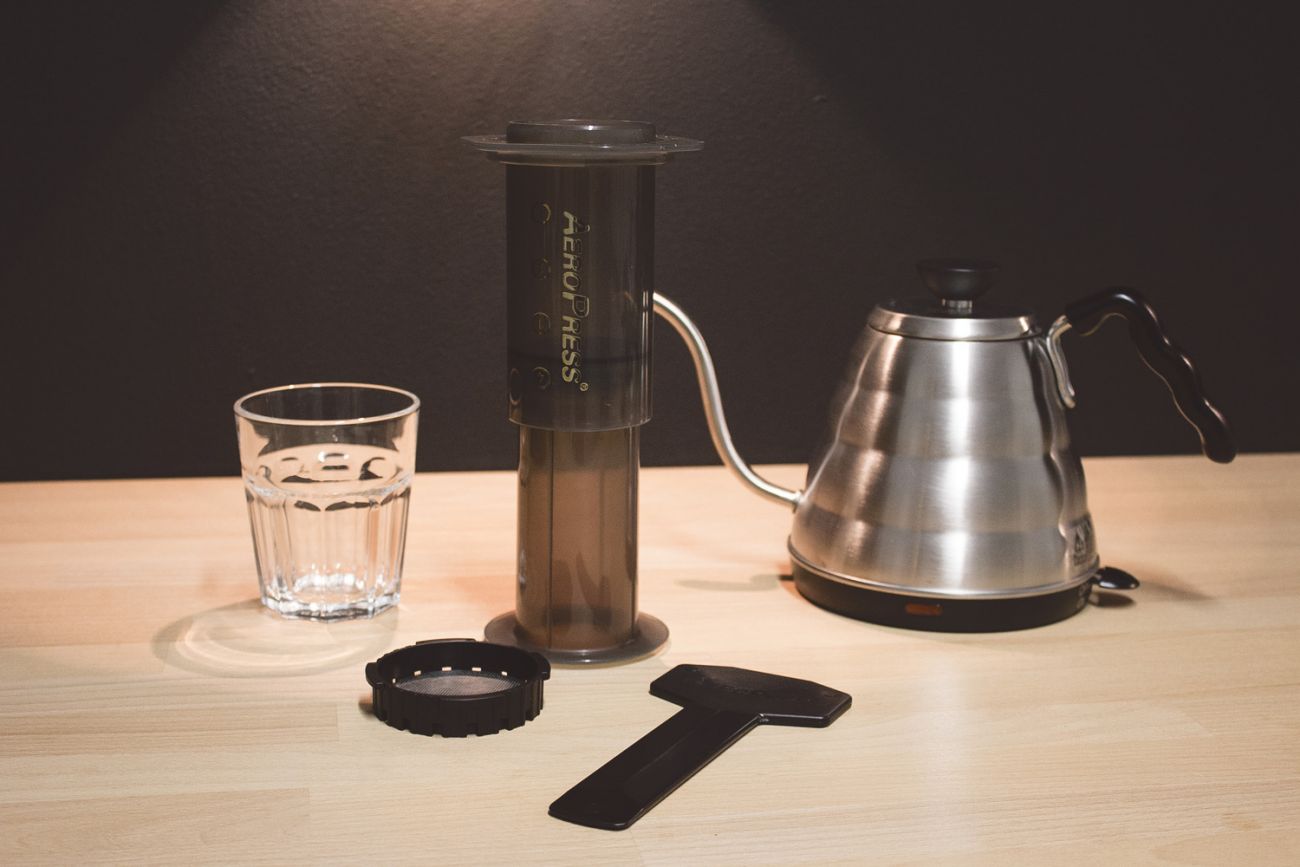 Aeropress návod na přípravu kávy - vložíme píst a obrátíme